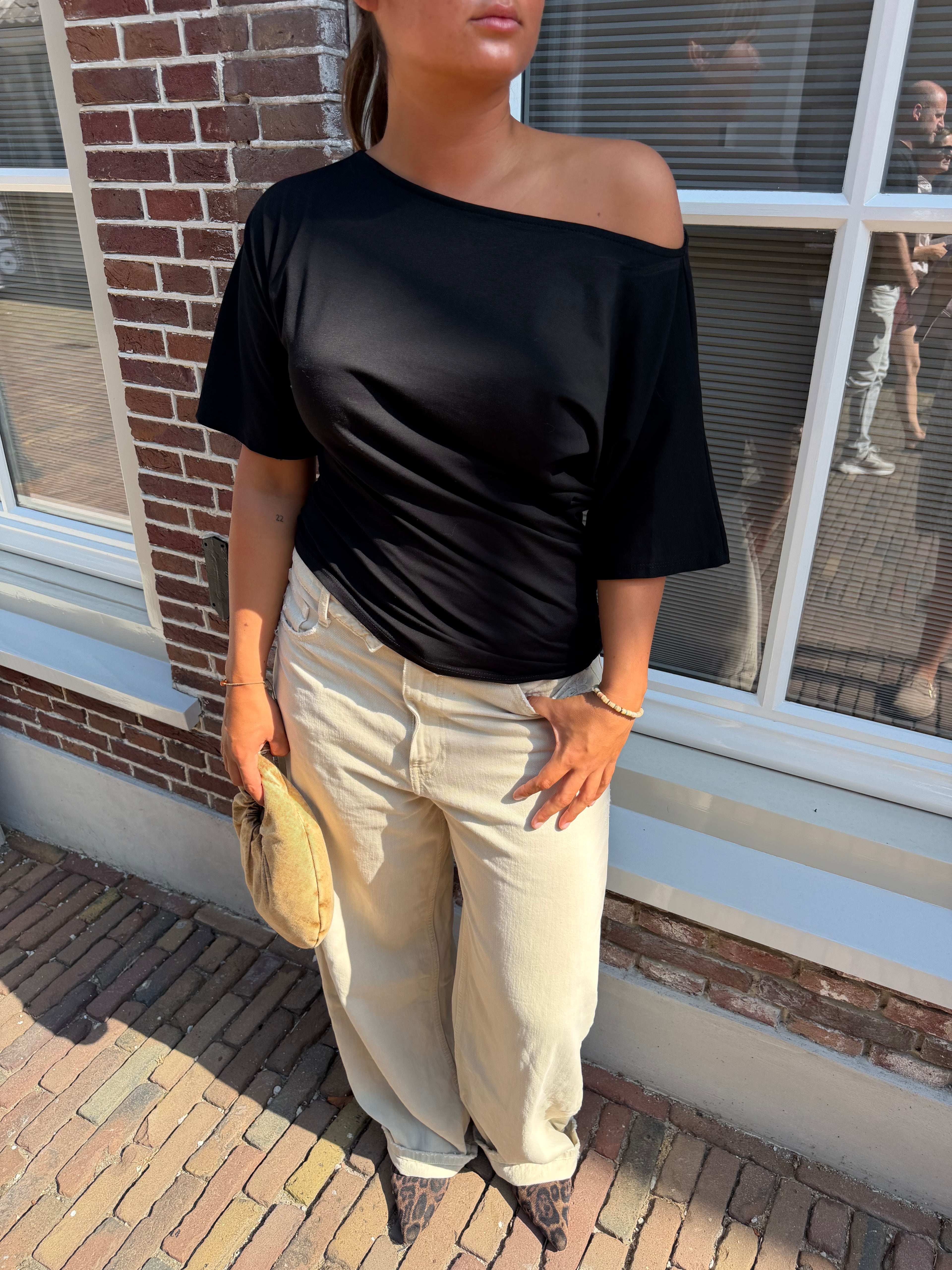 Lola off-shoulder top - zwart