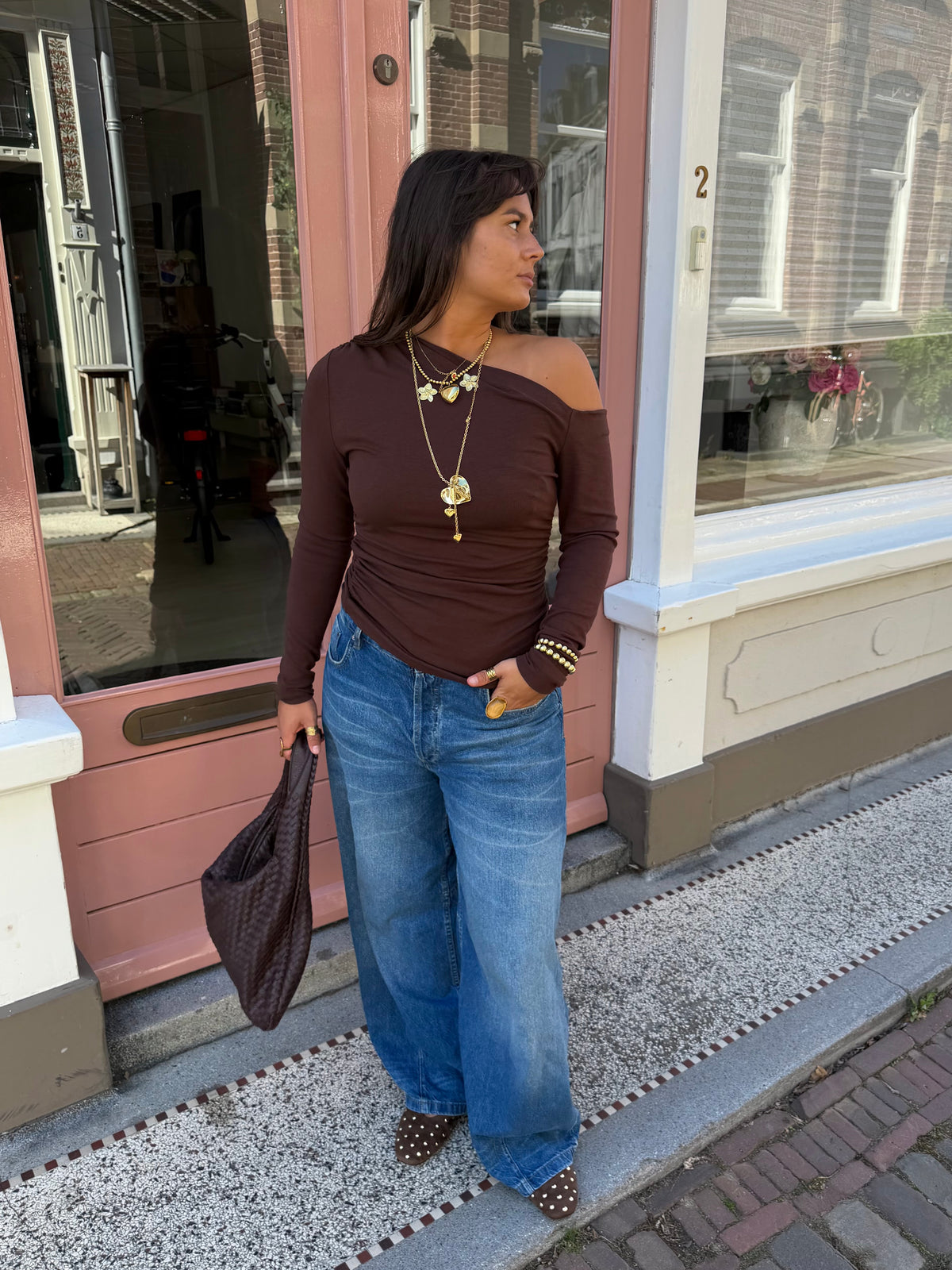 Livia off-shoulder top - bruin