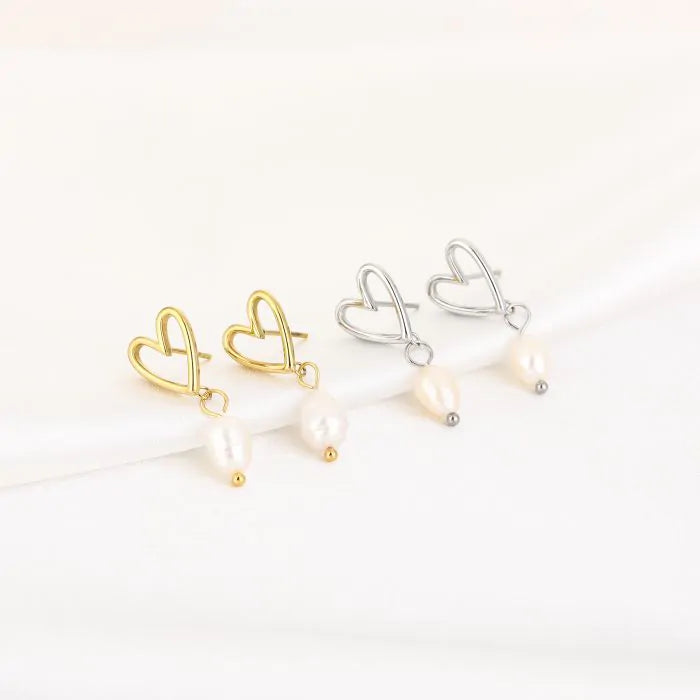 Pearl and heart oorbellen
