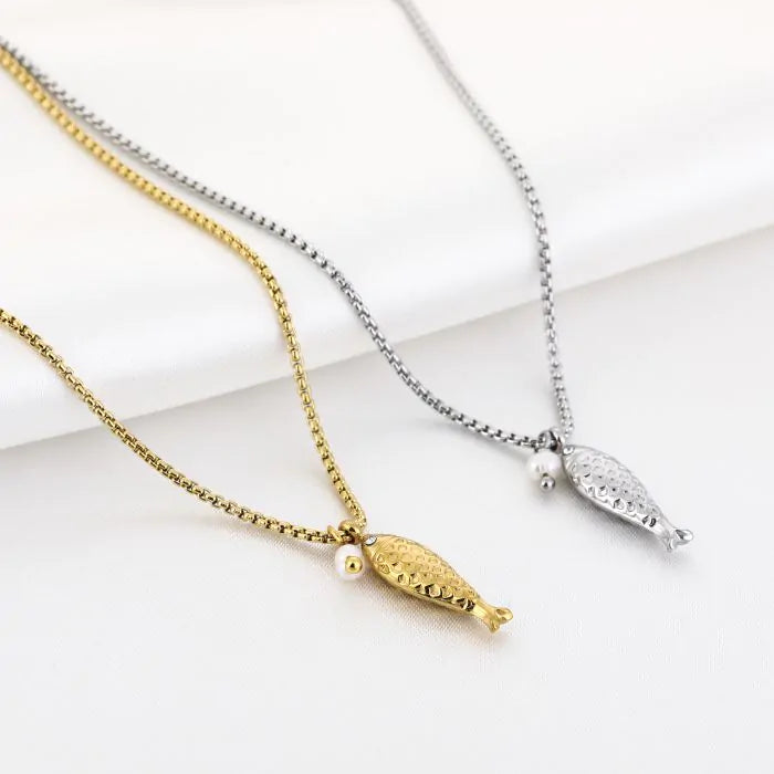 Fishy pearl ketting