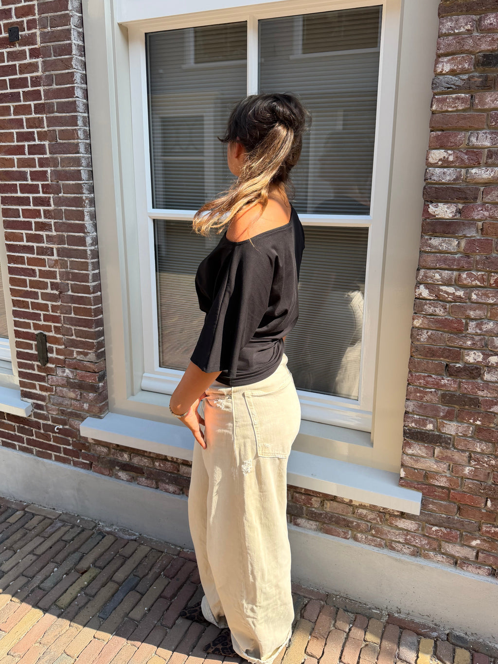 Lola off-shoulder top - zwart