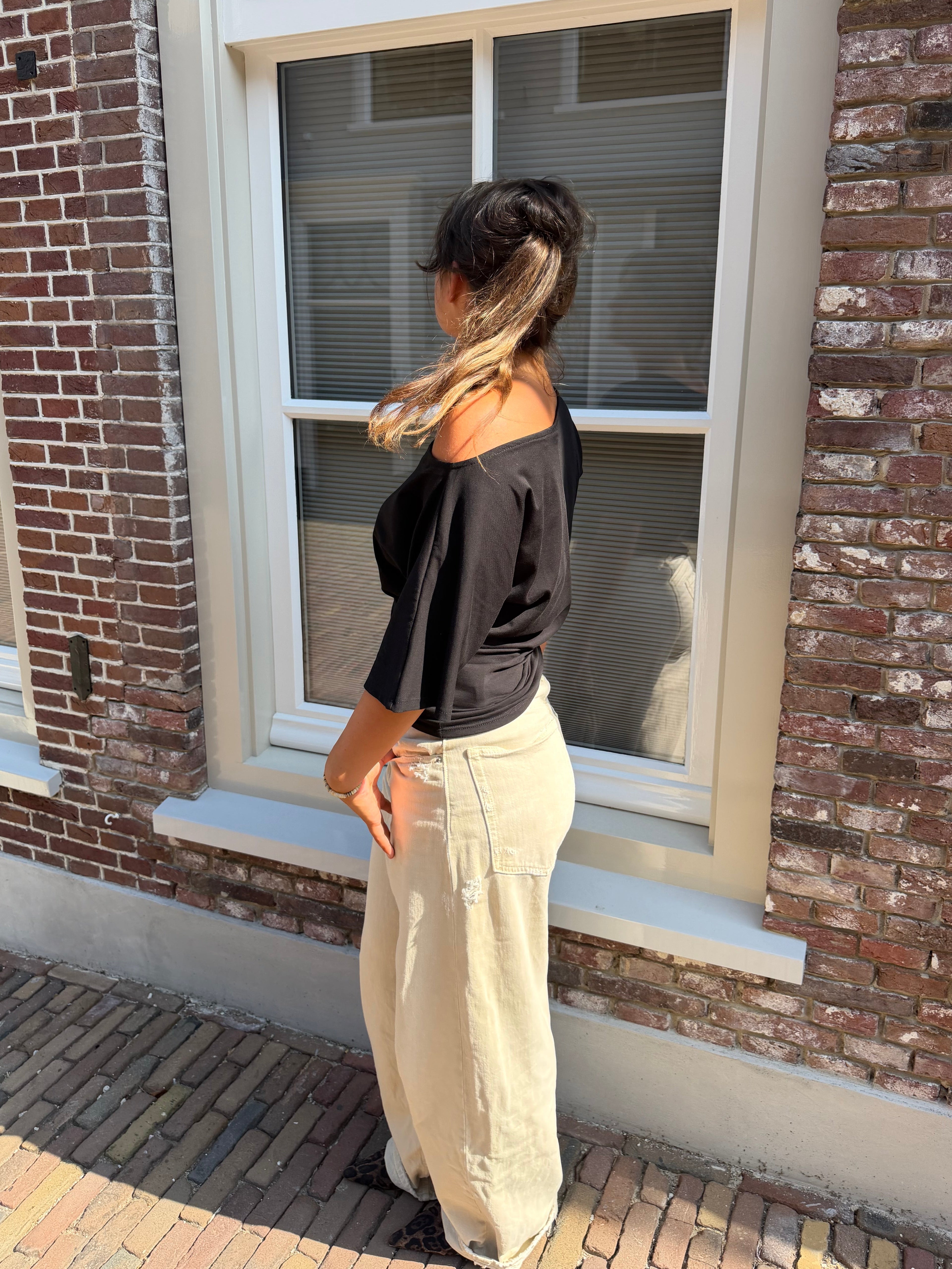 Lola off-shoulder top - zwart