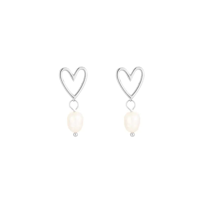 Pearl and heart oorbellen