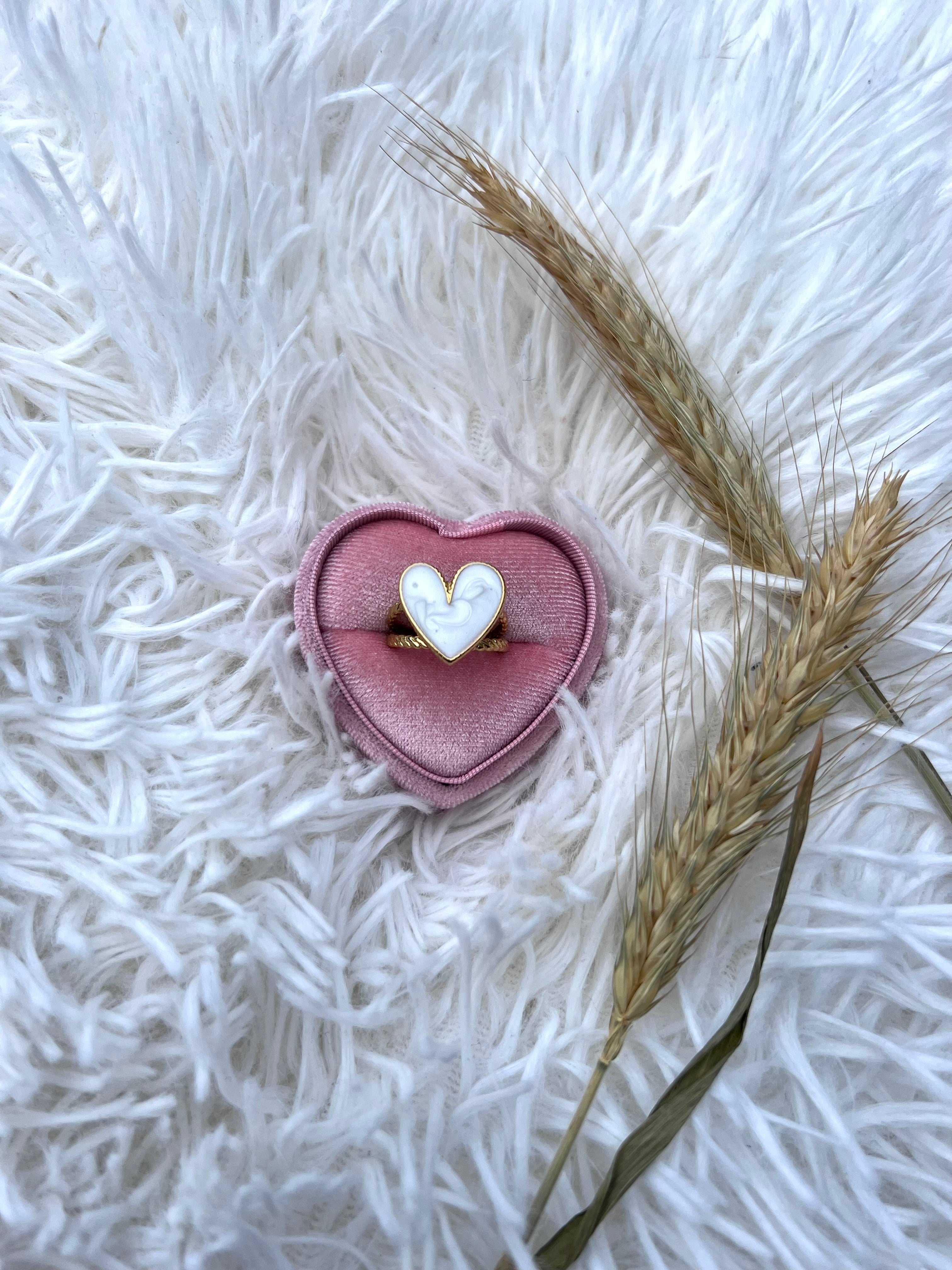 Big pearly heart ring - verstelbaar