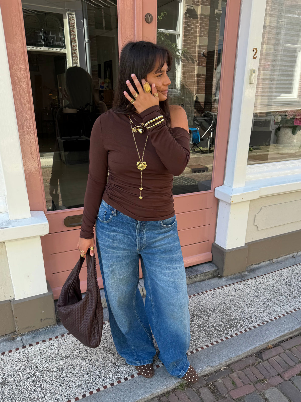 Livia off-shoulder top - bruin