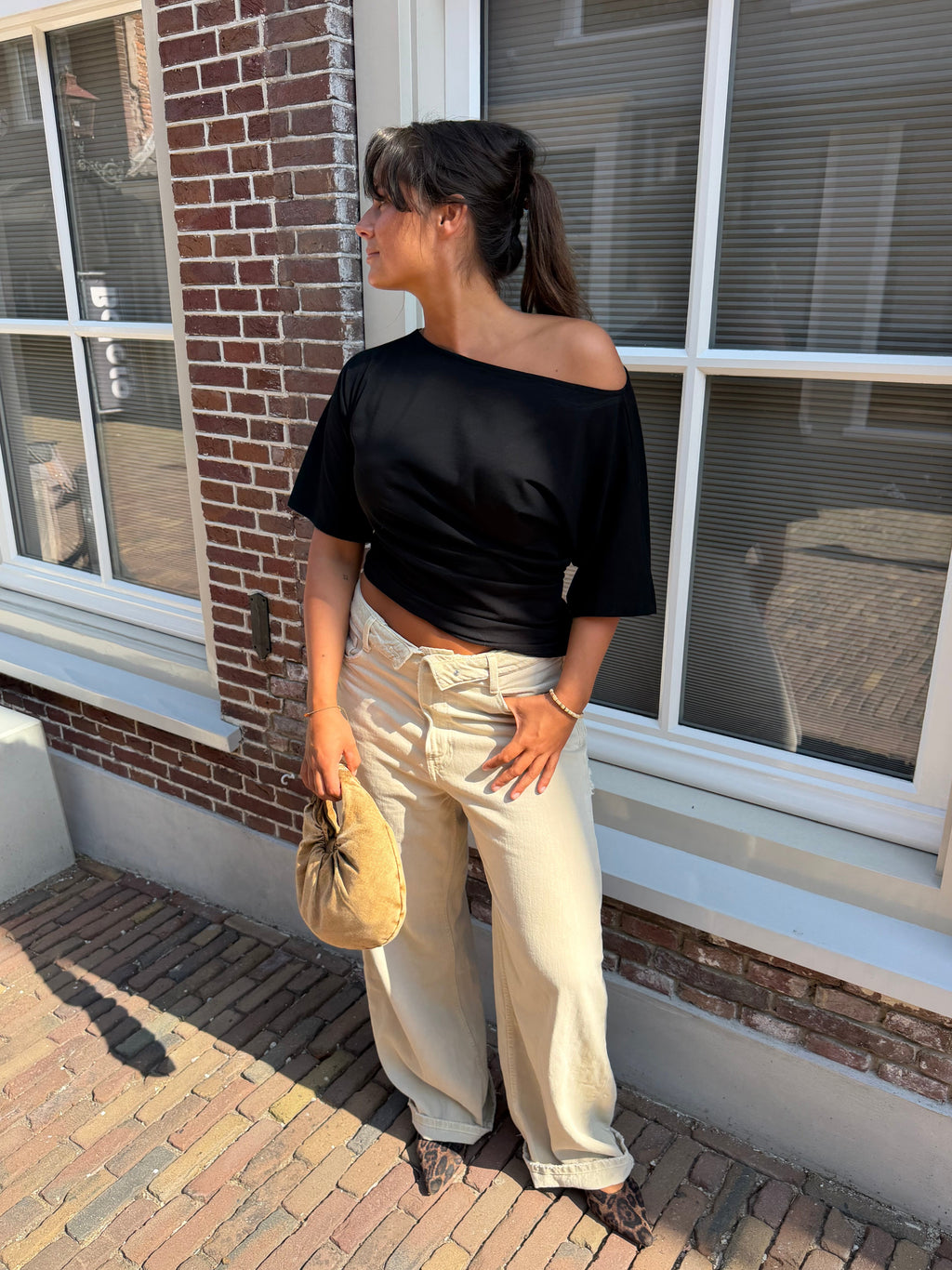 Lola off-shoulder top - zwart