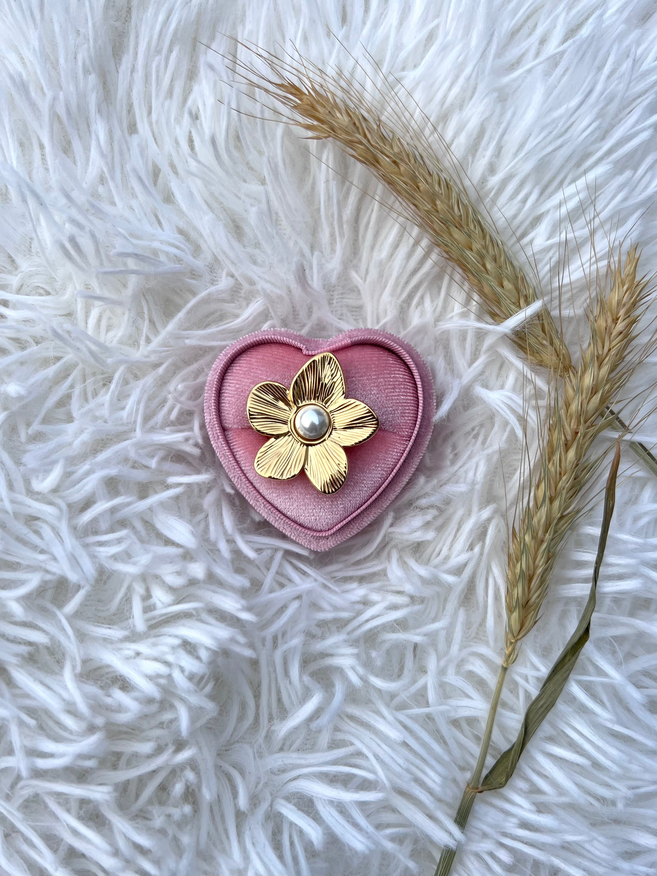 Big flower met parel ring - verstelbaar
